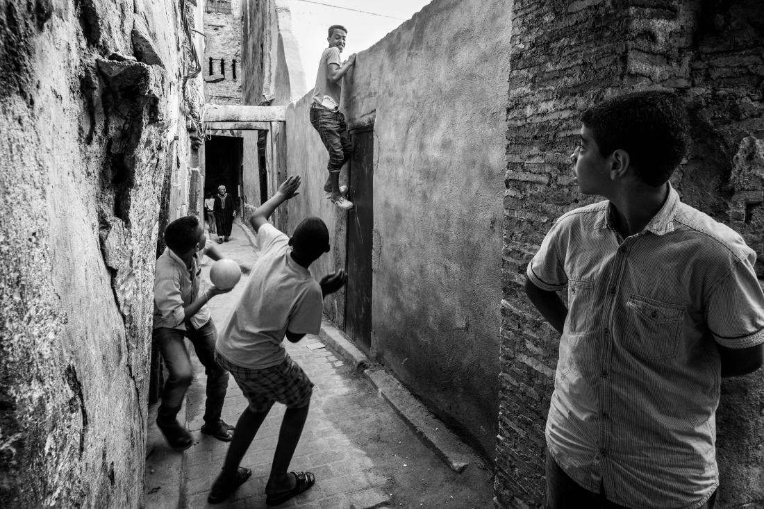 Playing in the ancient Medina (Fes, Morocco)