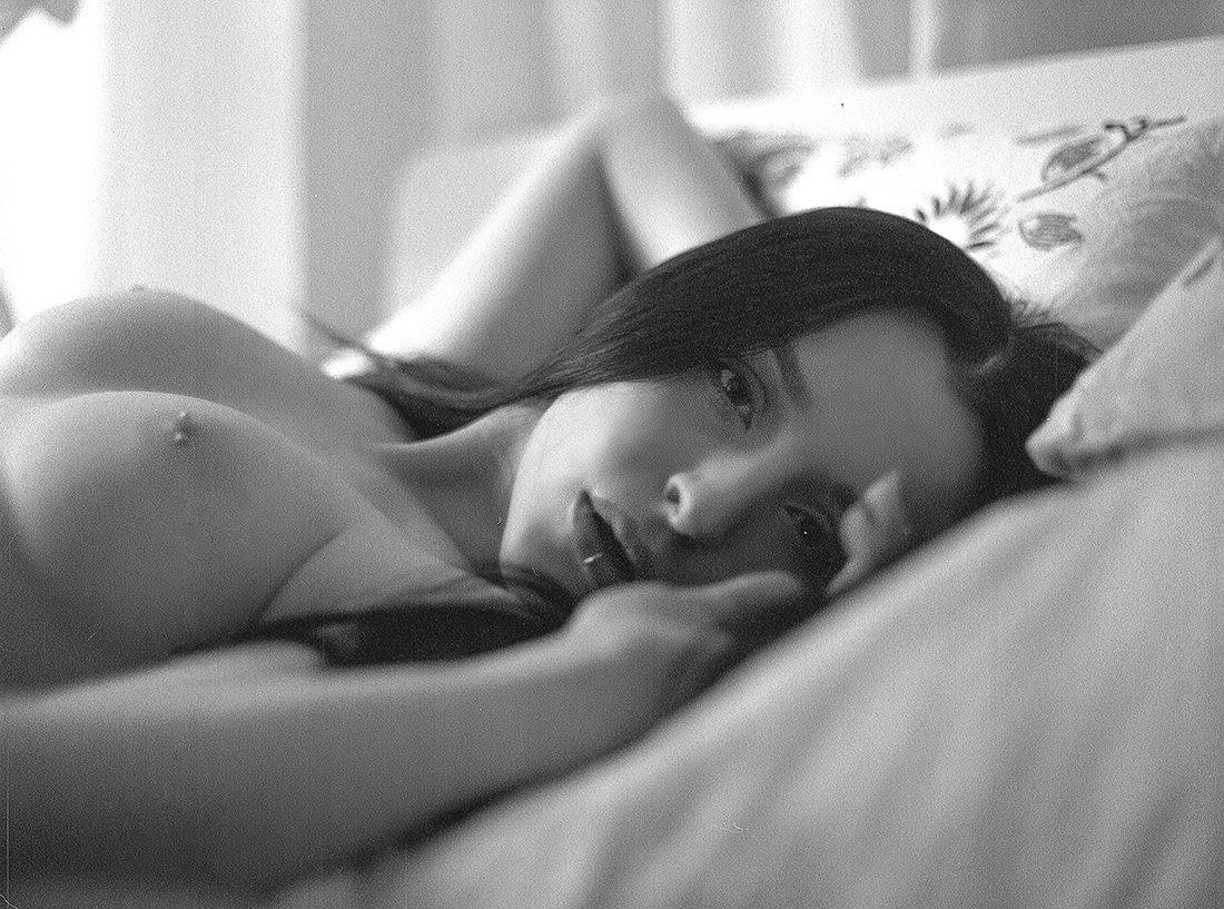 The Analog Boudoirshooting with 80 Years Old 6*6 120Film Rolleiflex-T f3,5mm 