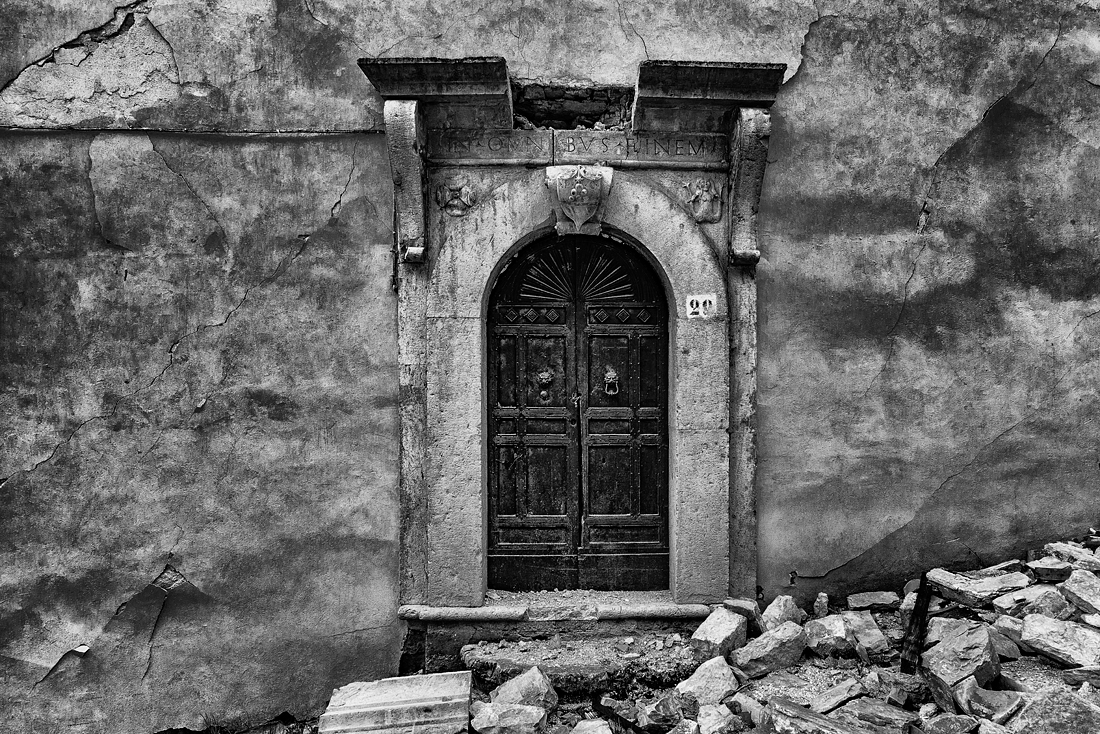 Metaphysics of an Earthquake