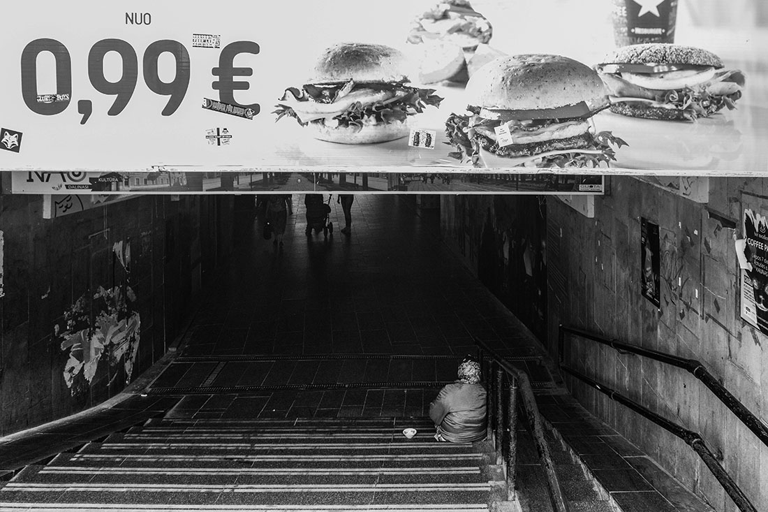 How lonely is human in urbanized space?