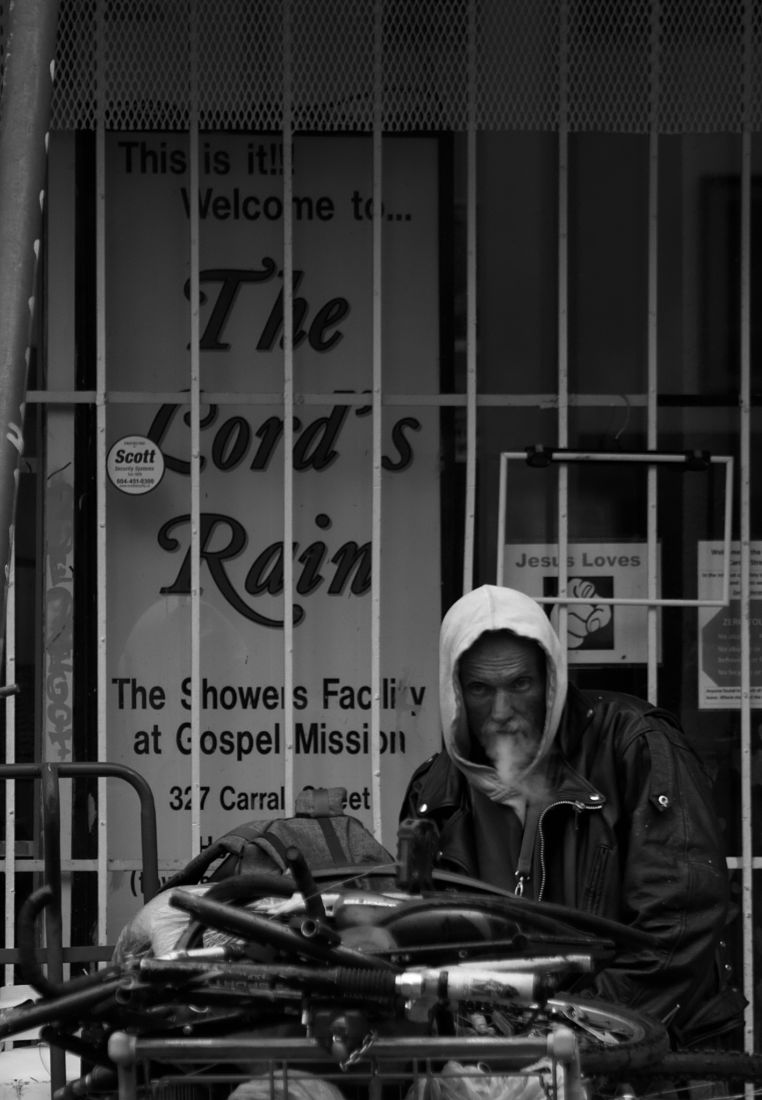 Loneliness and bonding in the city.