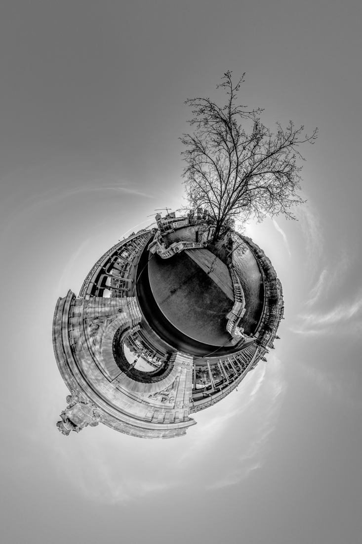 Tiny Planet-sur-Seine