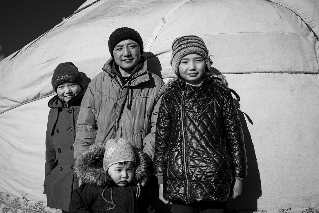 Five Years Apart ; A Boy's Grow Up in Western Mongolia 