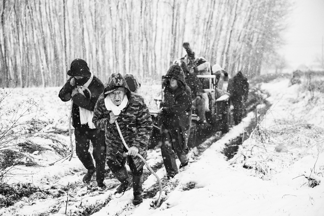 Mourners in the snow 