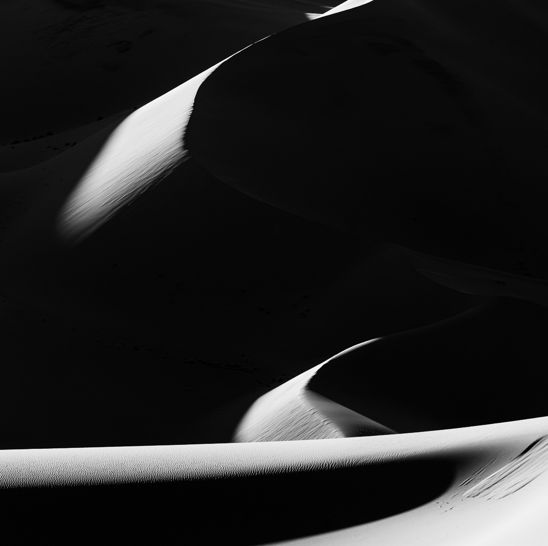 Lovely curves in Sahara