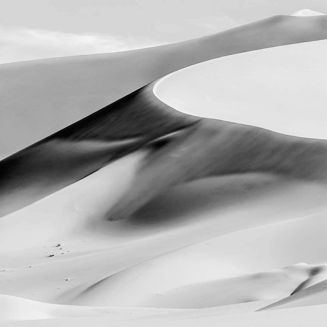 Lovely curves in Sahara