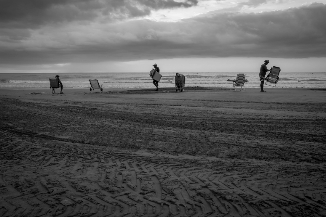 First hours on the coast