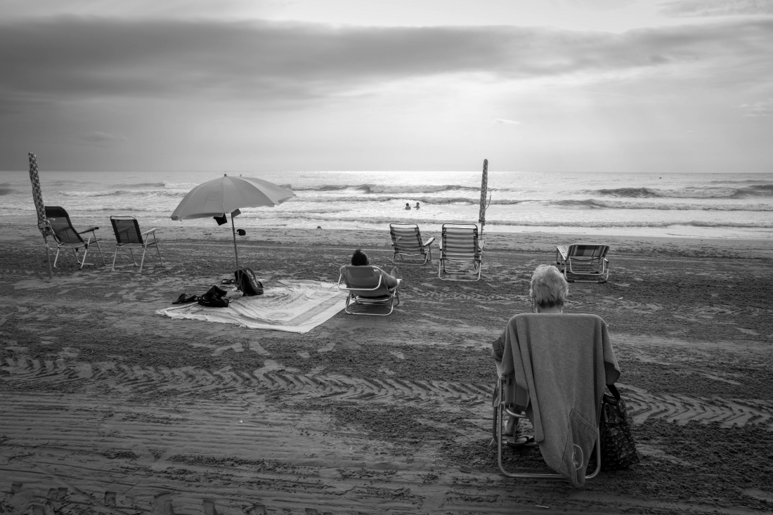 First hours on the coast