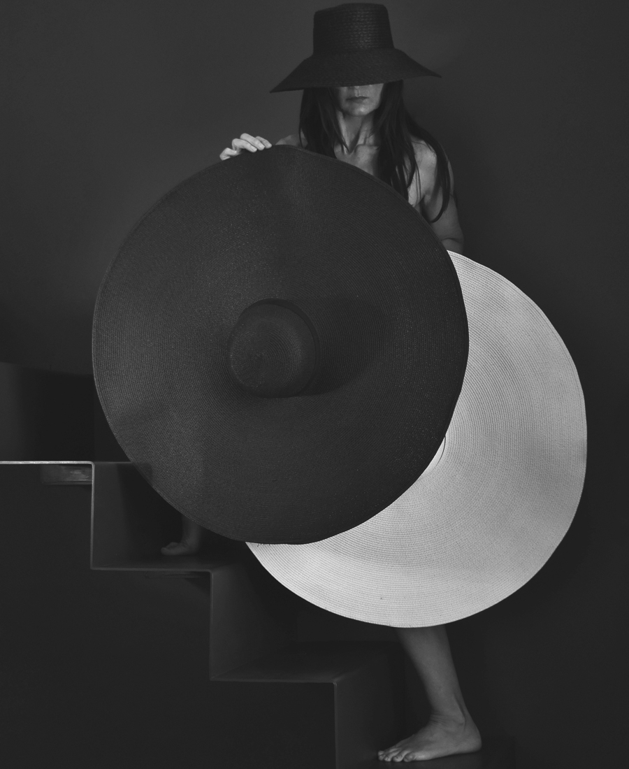 The woman who mistook herself for a hat n.7