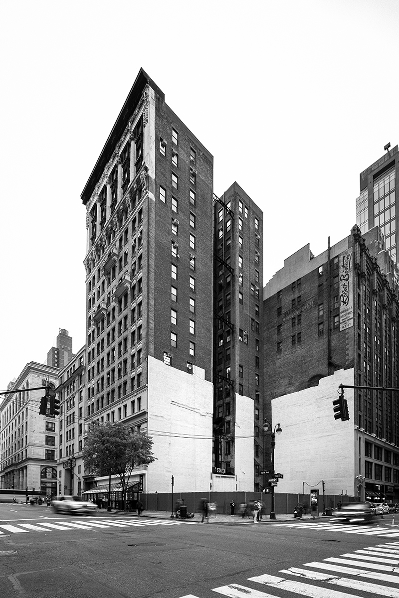SCULPTING MANHATTAN