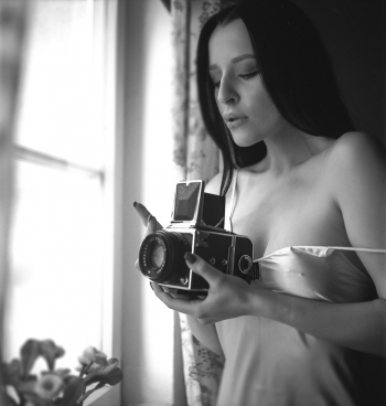 The Analog Boudoirshooting with 80 Years Old 6*6 120Film Rolleiflex-T f3,5mm 