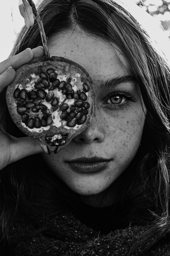 The girl with the pomegranate